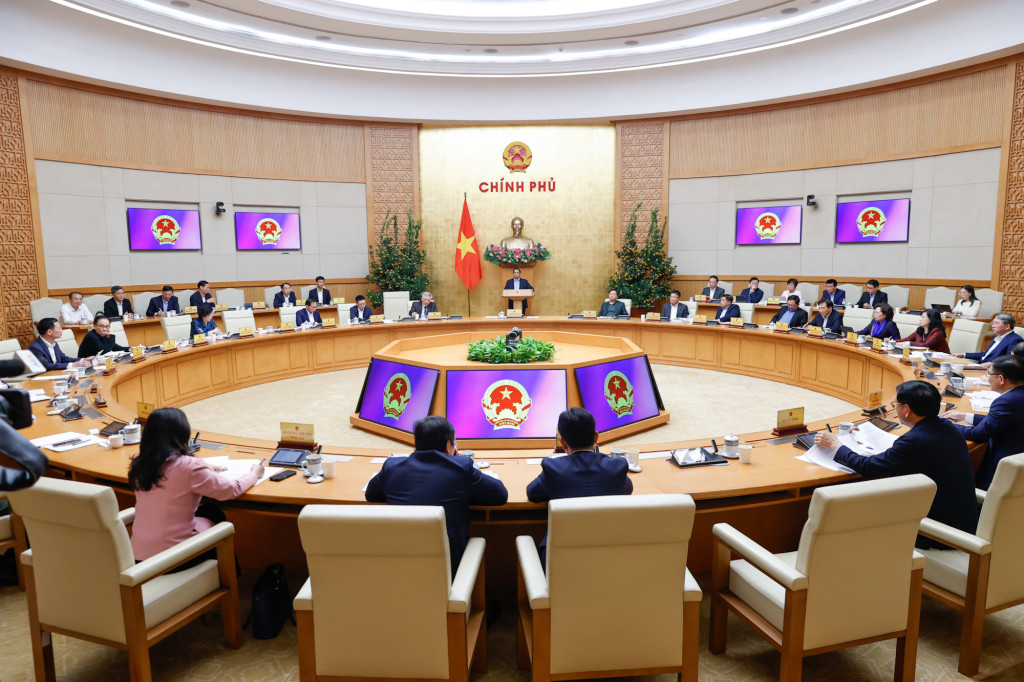 Thủ tướng Chính phủ chỉ đạo Bộ Tài chính chủ trì điều hành chính sách tài khóa mở rộng hợp lý, có trọng tâm, trọng điểm; thực hiện tiết kiệm chi 10% ngay từ đầu năm (Ảnh: VGP/Nhật Bắc)