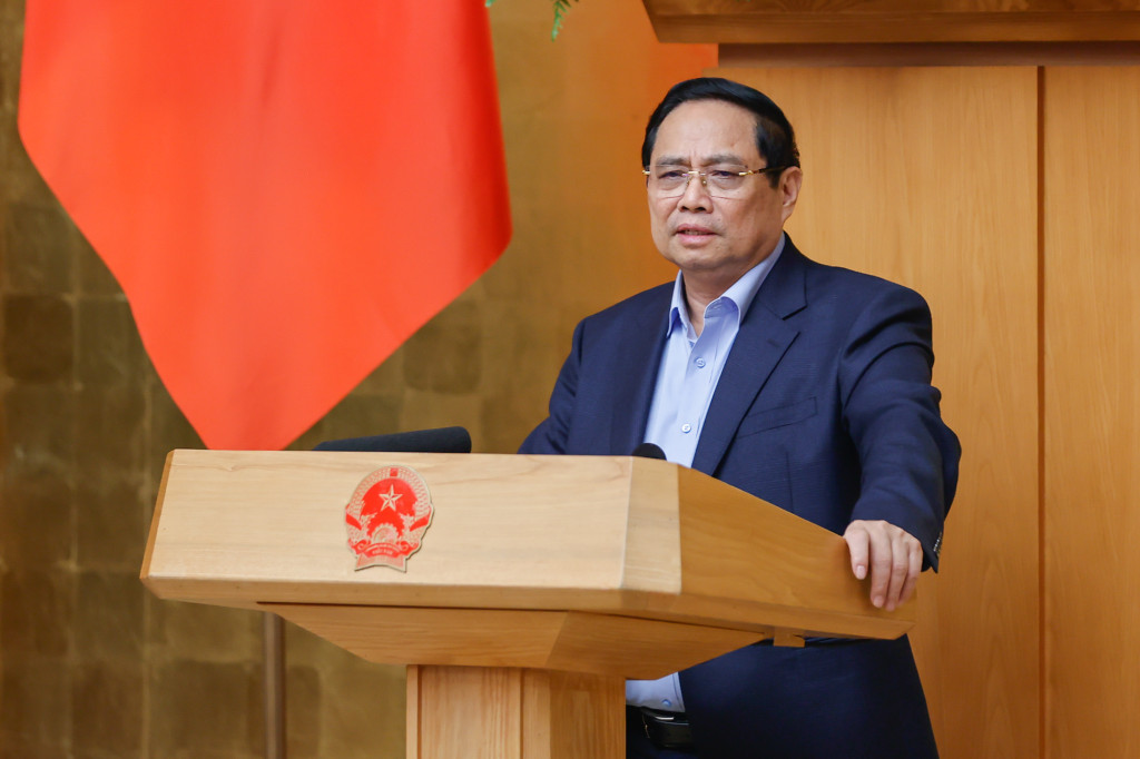 Thủ tướng Chính phủ chỉ đạo các Bộ trưởng, Thủ trưởng các cơ quan ngang bộ, cơ quan thuộc Chính phủ, Chủ tịch Ủy ban nhân dân các tỉnh, thành phố theo dõi sát tình hình đất nước và thế giới để phản ứng linh hoạt, kịp thời, hiệu quả (Ảnh: VGP/Nhật Bắc)