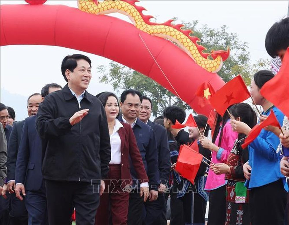 Chủ tịch nước Lương Cường dự Lễ phát động “Tết trồng cây đời đời nhớ ơn Bác Hồ” tại phường Lào Cai, tỉnh Lào Cai (Ảnh: Lâm Khánh/TTXVN)