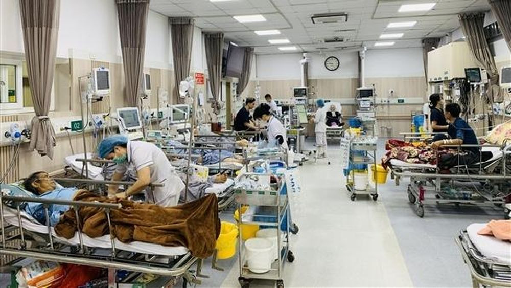 Bệnh nhân vào cấp cứu do liên quan đến rượu bia ở Bệnh viện Bạch Mai tăng cao (Ảnh: BVCC)