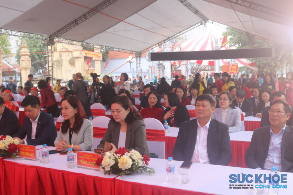 Các đại biểu tham dự buổi lễ 