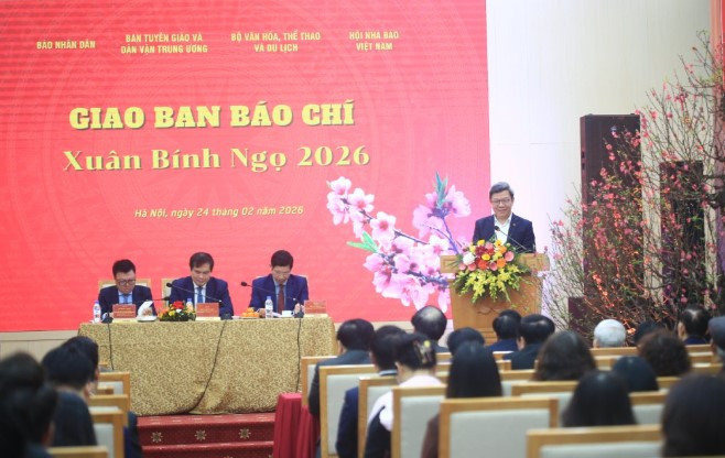 Vụ trưởng Vụ Báo chí Xuất bản (Ban Tuyên giáo và Dân vận Trung ương) Tống Văn Thanh báo cáo tại Hội nghị (Ảnh: Trần Tiến)