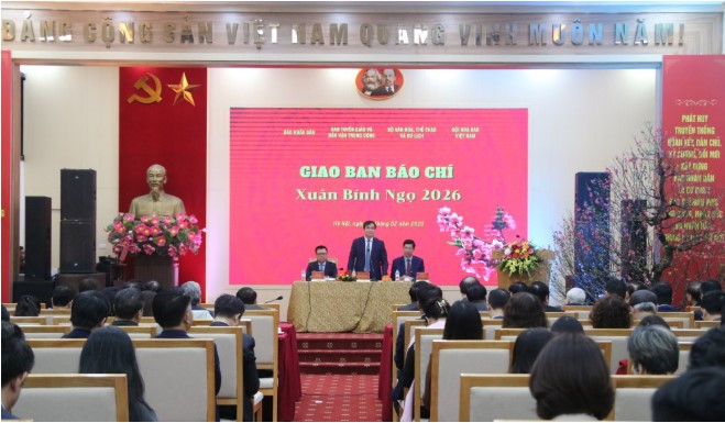 Phó Trưởng Ban Tuyên giáo và Dân vận Trung ương Phan Xuân Thủy phát biểu tại hội nghị giao ban (Ảnh: Trần Tiến)