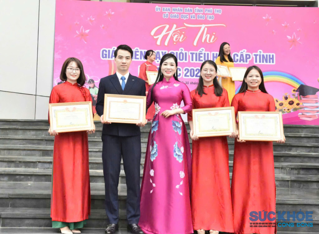 Thầy cô giáo đoạt giáo viên dạy giỏi cấp tỉnh( ảnh: ĐT)