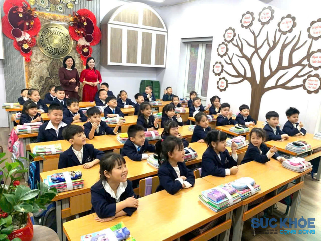 Dự giờ thăm lớp sinh hoạt chuyên môn cụm thi đua tại trường tiểu học Đinh Tiên Hoàng ( ảnh: ĐT)
