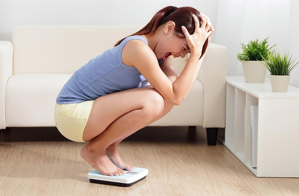 Sụt cân nhanh do mất nước khiến cơ thể mệt mỏi và dễ tăng cân trở lại (Ảnh: Sưu tầm)