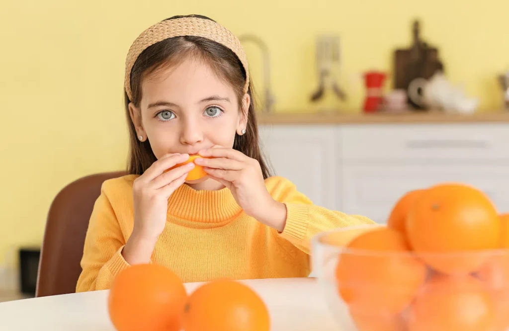 Bổ sung đa dạng trái cây như kiwi, dâu tây, cam… giúp cơ thể đáp ứng đủ nhu cầu vitamin C mỗi ngày. (Ảnh: Sưu tầm)