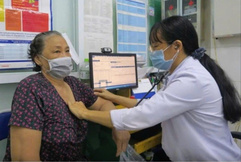 Hoạt động khám, chữa bệnh tại một cơ sở y tế trên địa bàn TP. Hồ Chí Minh (Ảnh: TL)