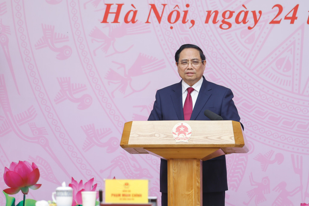 Thủ tướng Chính phủ bày tỏ tri ân sâu sắc tới các thế hệ thầy thuốc, các chuyên gia, nhà khoa học, nhà quản trị và các cán bộ, nhân viên ngành y tế vì những đóng góp to lớn, bền bỉ và thầm lặng cho sự nghiệp chăm sóc, bảo vệ và nâng cao sức khỏe nhân dân (Ảnh: VGP/Nhật Bắc)
