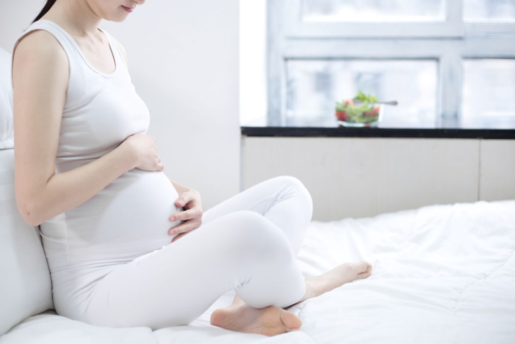 Ngoài nước lọc, mẹ bầu có thể uống trà thảo mộc (Ảnh: Sưu tầm)