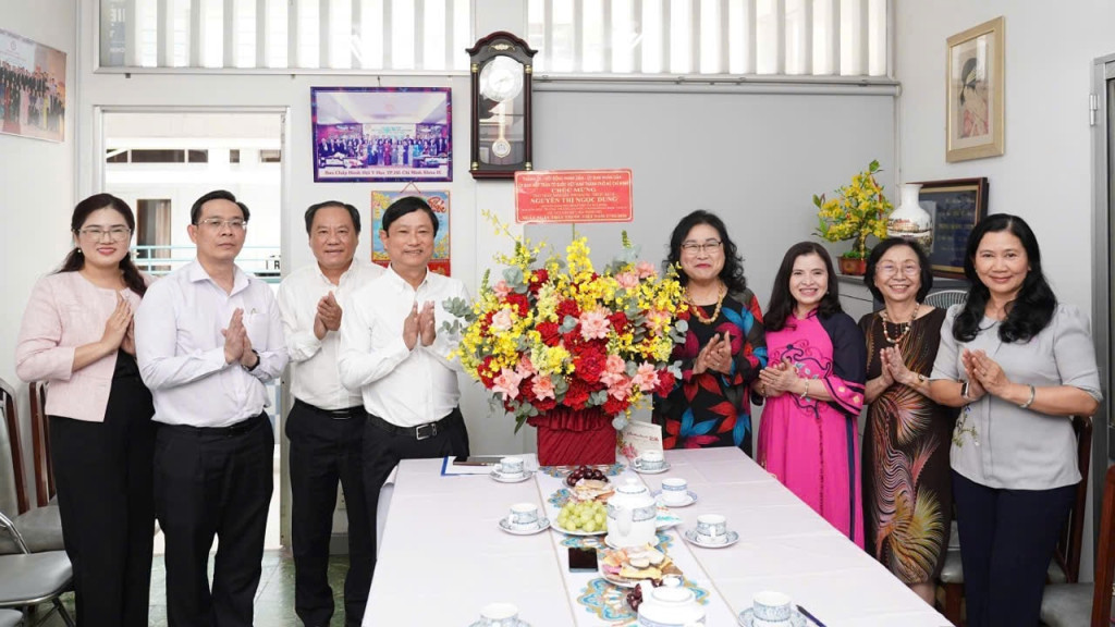Lãnh đạo Thành phố cùng đoàn công tác thăm hỏi, chúc mừng PGS.TS.BS Nguyễn Thị Ngọc Dung