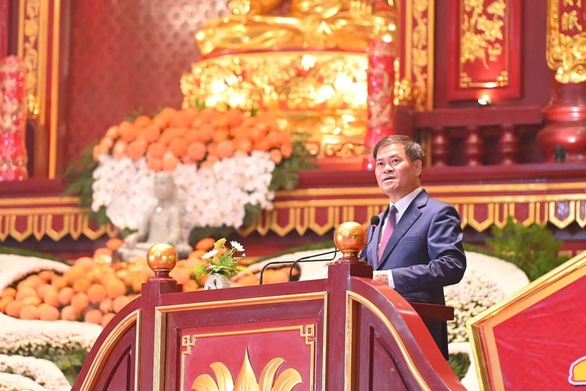 Chủ tịch UBND tỉnh Quảng Ninh Bùi Văn Khắng phát biểu tại lễ khai hội (Ảnh: MH)