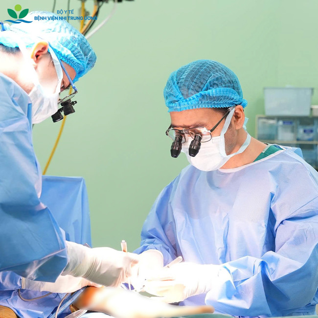 Ca phẫu thuật kéo dài liên tục 8 giờ với độ phức tạp cao (Ảnh: BVCC)