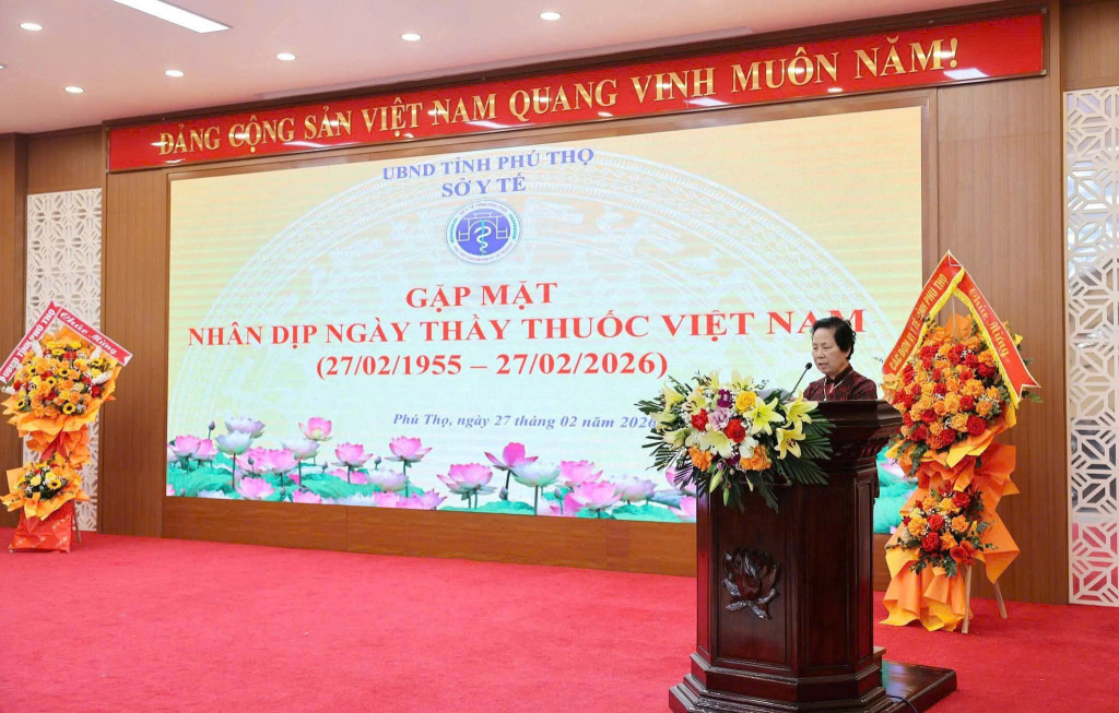 TTƯT. BSCKI Bùi Thúy Vân, Nguyên Giám đốc sở Y tế Vĩnh Phú và tỉnh Phú Thọ phát biểu tại buổi gặp mặt (ảnh: Đình Thơm)