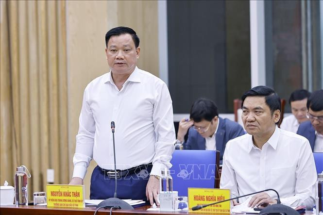 Đồng chí Nguyễn Khắc Thận, Uỷ viên trung ương Đảng, Bí thư Tỉnh ủy, Trưởng Ban Chỉ đạo bầu cử tỉnh Nghệ An phát biểu (Ảnh: TTXVN)