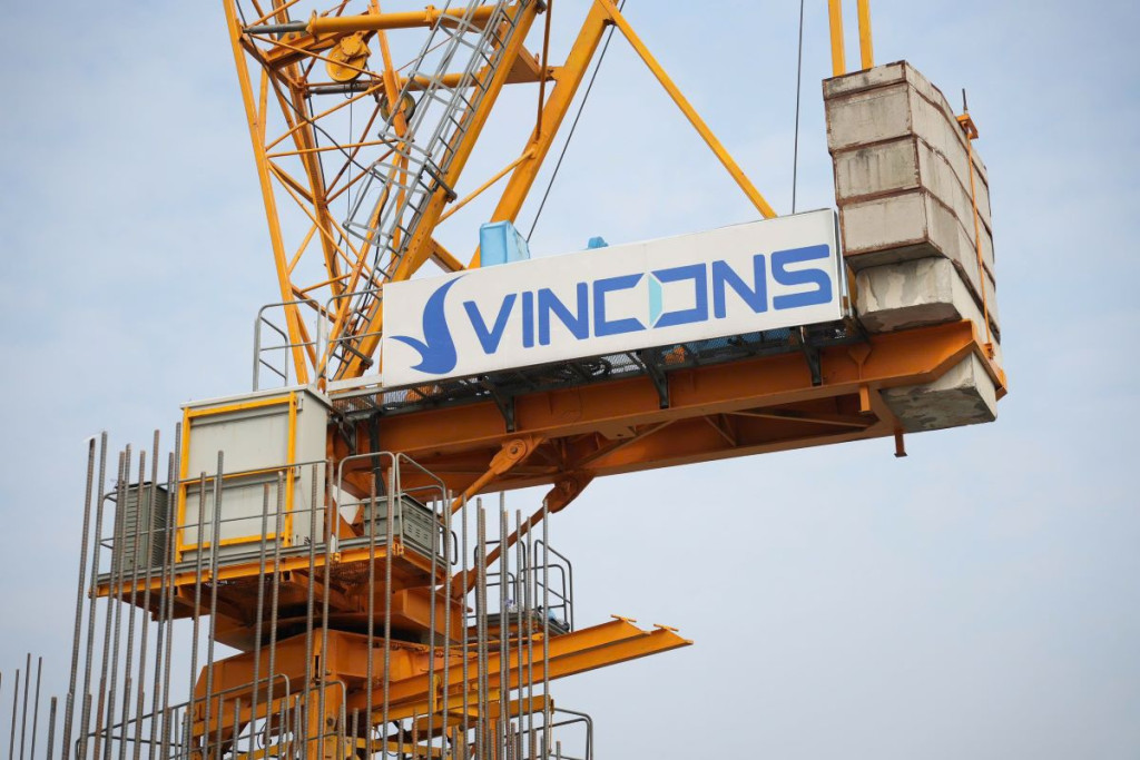 VinCons mang đến cơ hội việc làm cho hơn 100.000 lao động trên cả nước với thu nhập cạnh tranh, tới 41 triệu đồng/tháng, đi kèm nhiều chế độ phúc lợi hấp dẫn