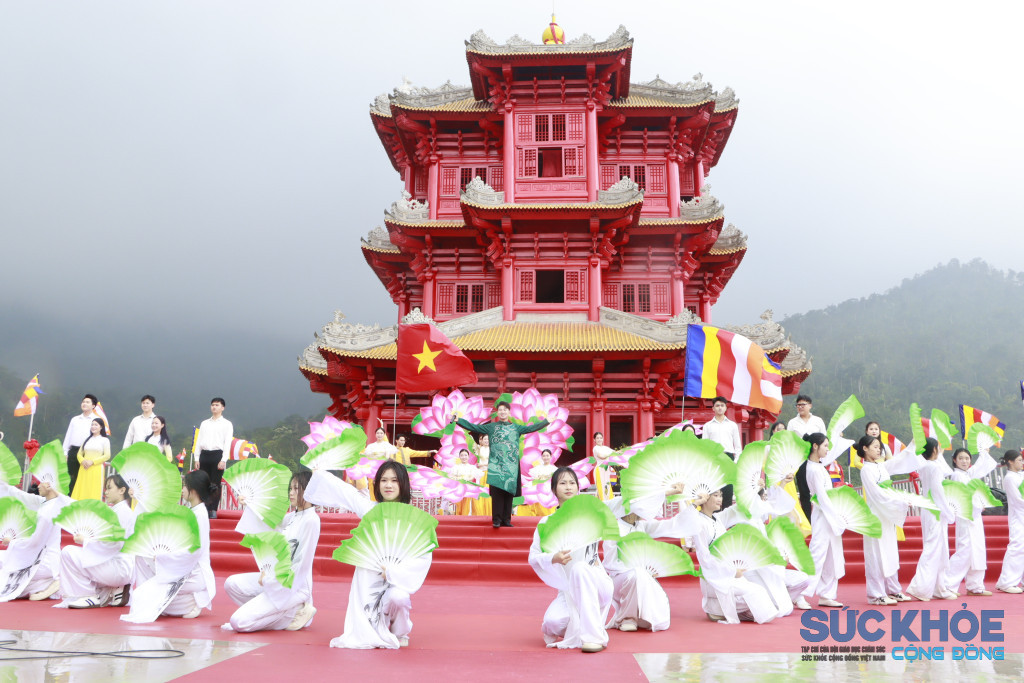  Chương trình nghệ thuật đặc sắc tái hiện không gian văn hóa linh thiêng gắn với dòng Thiền phái Trúc Lâm tại Tây Yên Tử. (Ảnh: Xuân Hiếu)