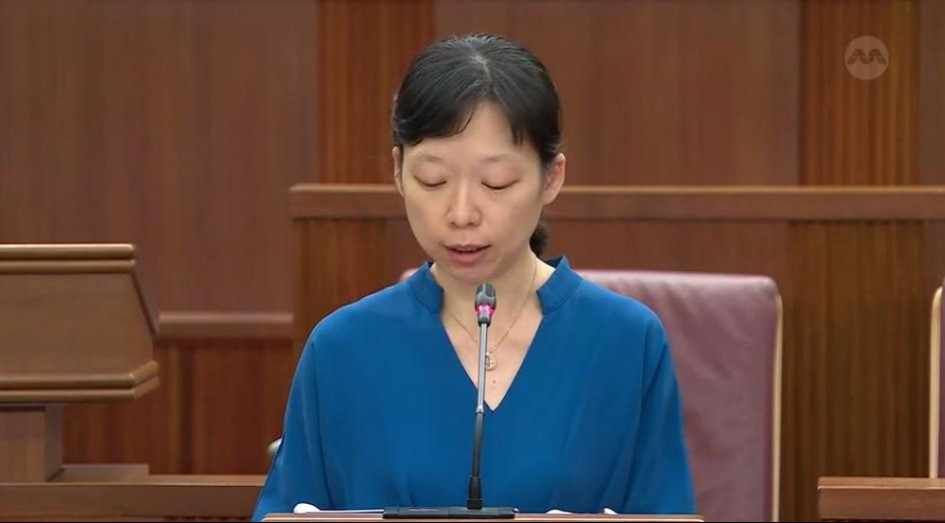 Quốc vụ khanh Bộ Phát triển Số và Thông tin Jasmin Lau phát biểu trước Quốc hội Singapore ngày 2/3 (Ảnh: CNA)