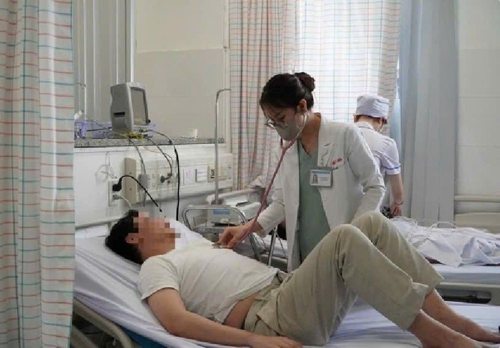 Một số bệnh nhân phải nhập viện để theo dõi (Ảnh: TL)