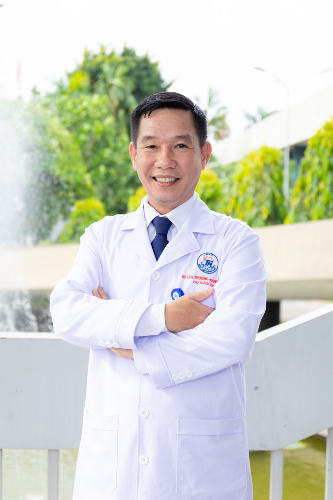 Bác sĩ CKII Trương Hoàng Việt, Phó khoa Tai Mũi Họng, Bệnh viện Thống Nhất (Ảnh: NVCC)
