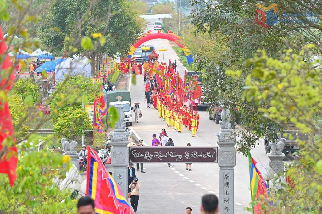 Đoàn rước thực hiện nghi lễ rước nước về Thái Miếu (Ảnh: Sở văn hoá Quảng Ninh)