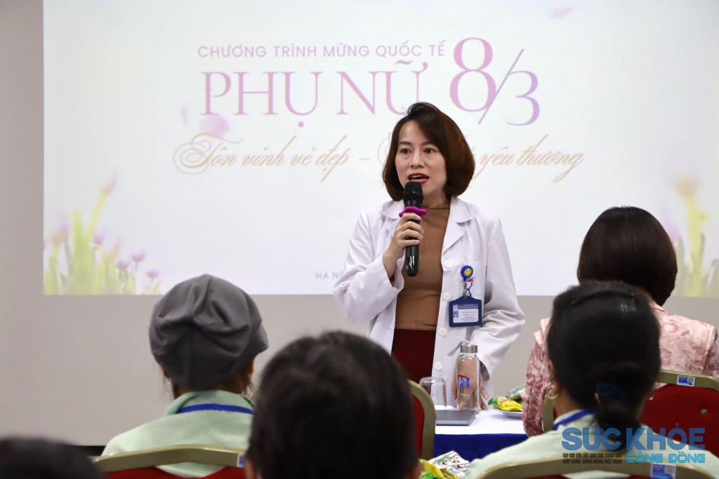 BSCKII Lê Phương Linh – Trưởng Phòng Quản lý chất lượng và Công tác xã hội Bệnh viện Ung Bướu Hà Nội phát biểu tại chương trình.
