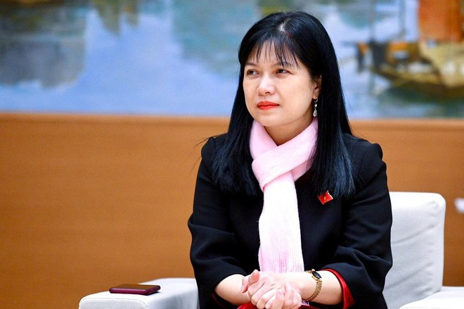 Bà Tạ Thị Yên chia sẻ việc cho phép tiếp xúc cử tri qua hình thức trực tuyến hoặc kết hợp là một bước đi tất yếu, phù hợp với bối cảnh lộ trình bầu cử ngắn (Ảnh: Vietnam+)