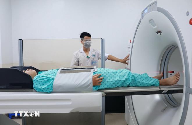 Người dân được điều trị tại cơ ngơi khang trang của Bệnh viện Ung bướu Thành phố Hồ Chí Minh cơ sở 2 (Ảnh: Đinh Hằng/TTXVN)