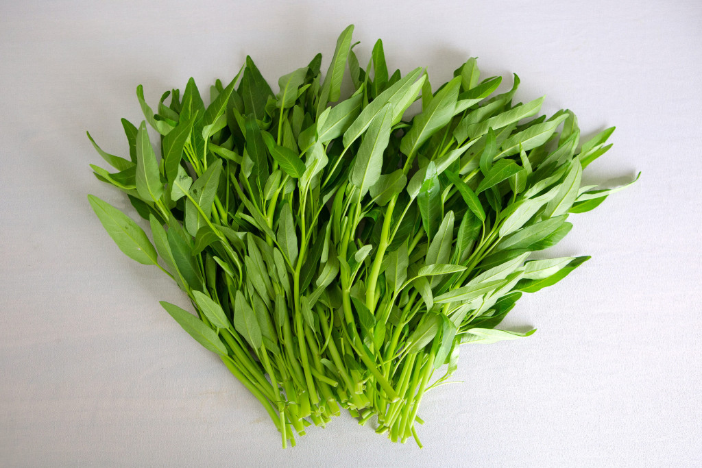Hạn chế ăn rau muống khi vừa tẩy nốt ruồi (Ảnh: Sưu tầm)