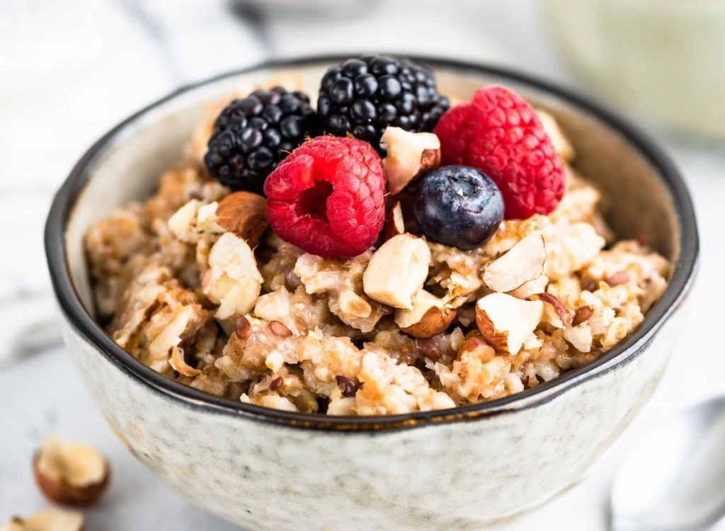 ymhigh-fiber-whole-grain-oatmeal-berries-nuts-seedsksdo-164139410234850065296