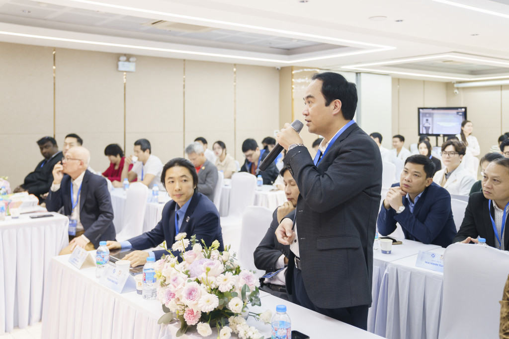 Các chuyên gia chia sẻ tại sự kiện (Ảnh: 