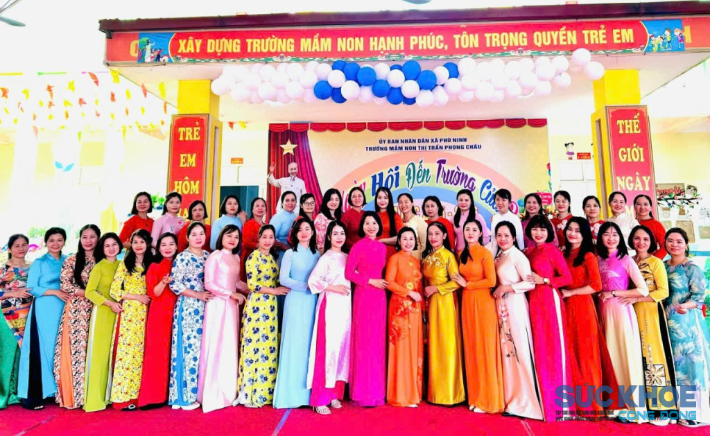 Tập thể cán bộ, giáo viên, nhân viên Trường Mầm non Phong Châu xã Phù Ninh (ảnh: TL)