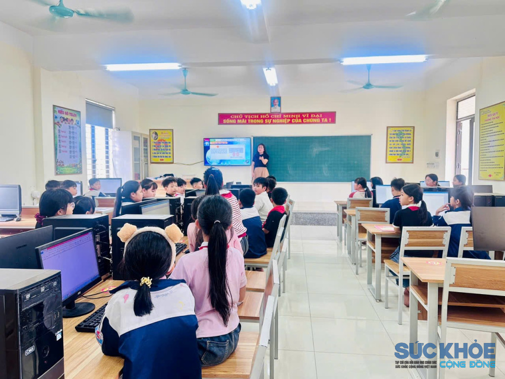 Hình ảnh giờ học Tin học lớp 5 sử dụng Công nghệ số tại phòng Tin học (ảnh: TL)