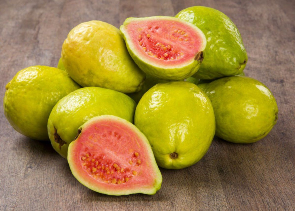 Ổi là nguồn cung cấp Vitamin C dồi dào (Ảnh: Sưu tầm)