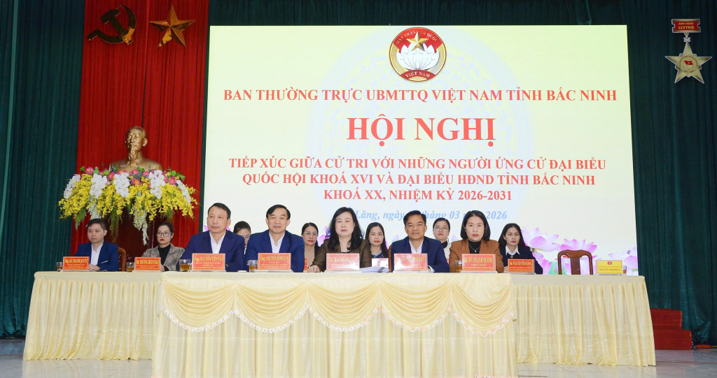 Ứng cử viên đại biểu Quốc hội khóa XVI, Bộ trưởng Bộ Y tế Đào Hồng Lan tiếp xúc cử tri xã Chi Lăng (Ảnh: Bộ Y tế)