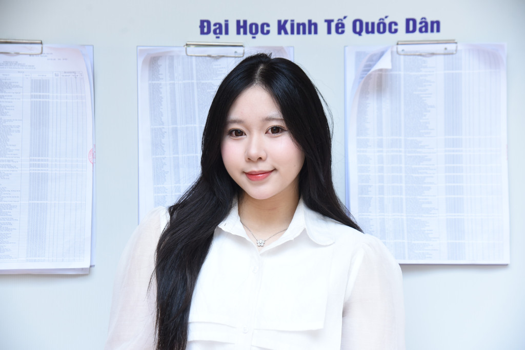 Em Phạm Ngọc Linh Dung, sinh viên năm hai ngành Quản trị kinh doanh quốc tế chất lượng cao, Đại học Kinh tế Quốc dân (Ảnh: Xuân Quý)