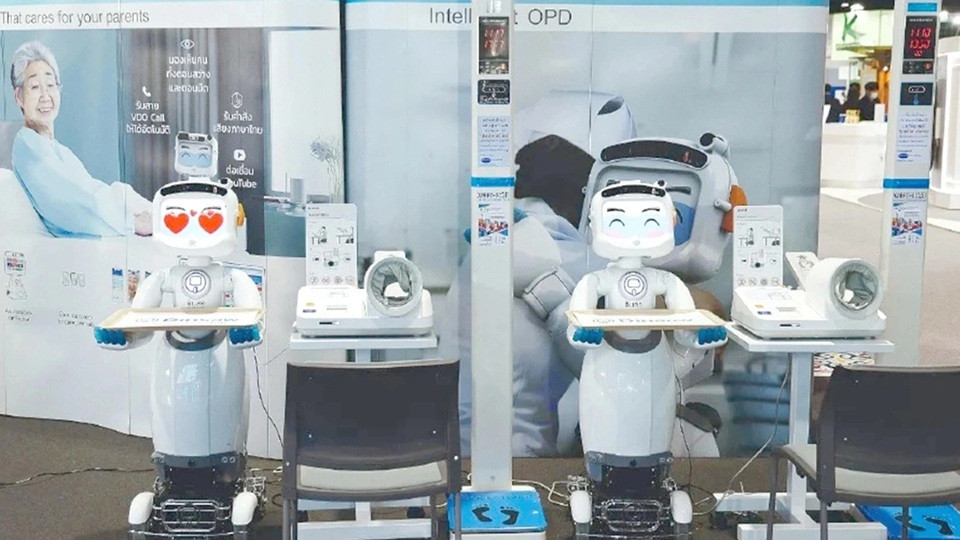 Kinh tế bạc đã trở thành một ngành công nghiệp phát triển mạnh với các lĩnh vực như robot chăm sóc người già (Ảnh: TL)