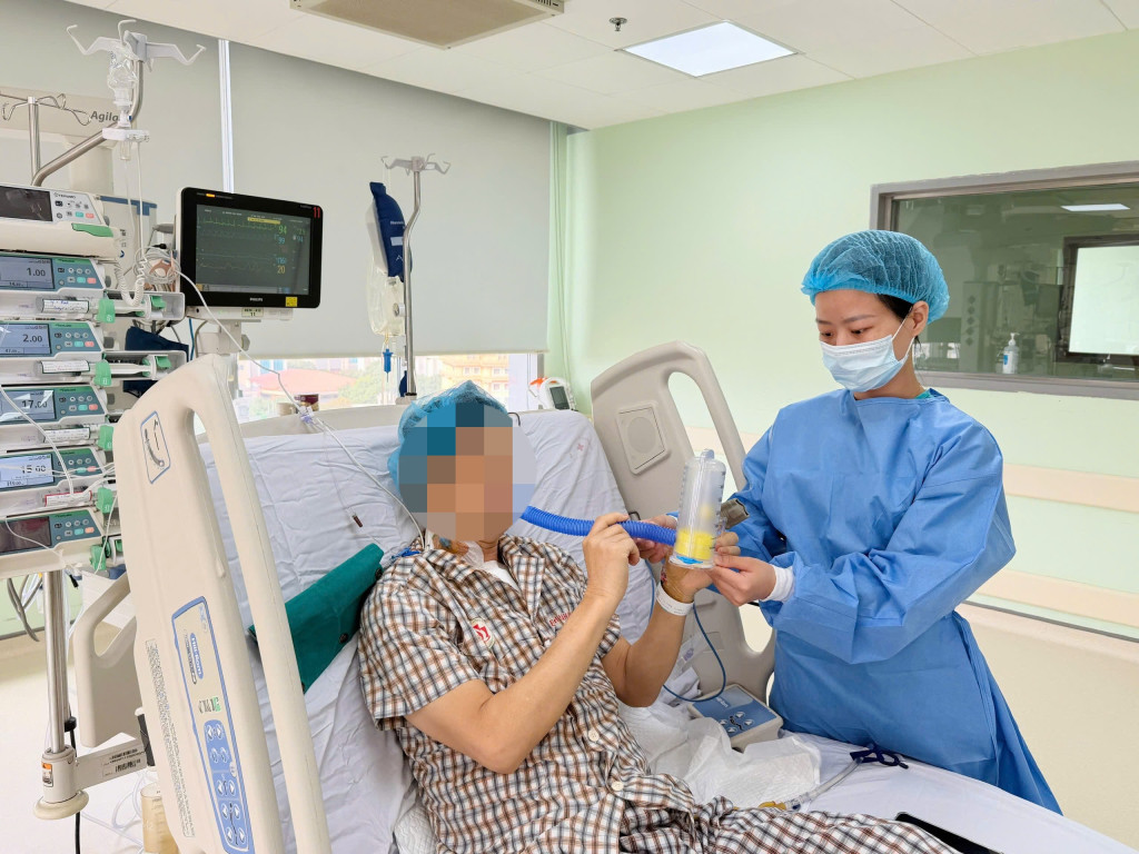 Bệnh nhân được chăm sóc, theo dõi tích cực (Ảnh: BVCC)