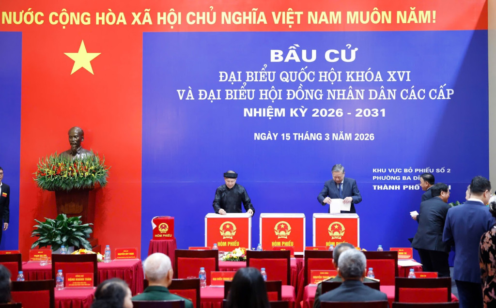 Tổng Bí thư Tô Lâm bỏ phiếu bầu đại biểu Quốc hội khóa XVI và HĐND các cấp nhiệm kỳ 2026-2031 (Ảnh: VGP)