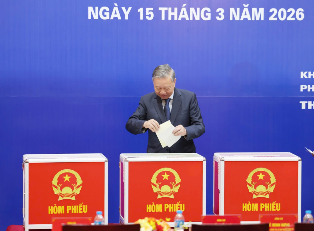 Tổng Bí thư Tô Lâm thực hiện quyền công dân, bỏ phiếu bầu đại biểu Quốc hội khóa XVI và HĐND các cấp nhiệm kỳ 2026-2031 (Ảnh: VGP)