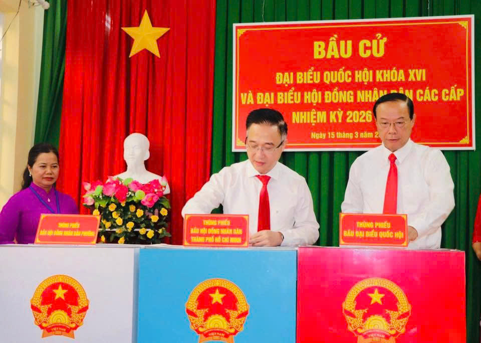 Cử tri đi bầu cử tại Đơn vị bầu cử số 3, khu vực bỏ phiếu số 3, phường Vũng Tàu, TP. Hồ Chí Minh (Ảnh: VGP/Phương Dung)