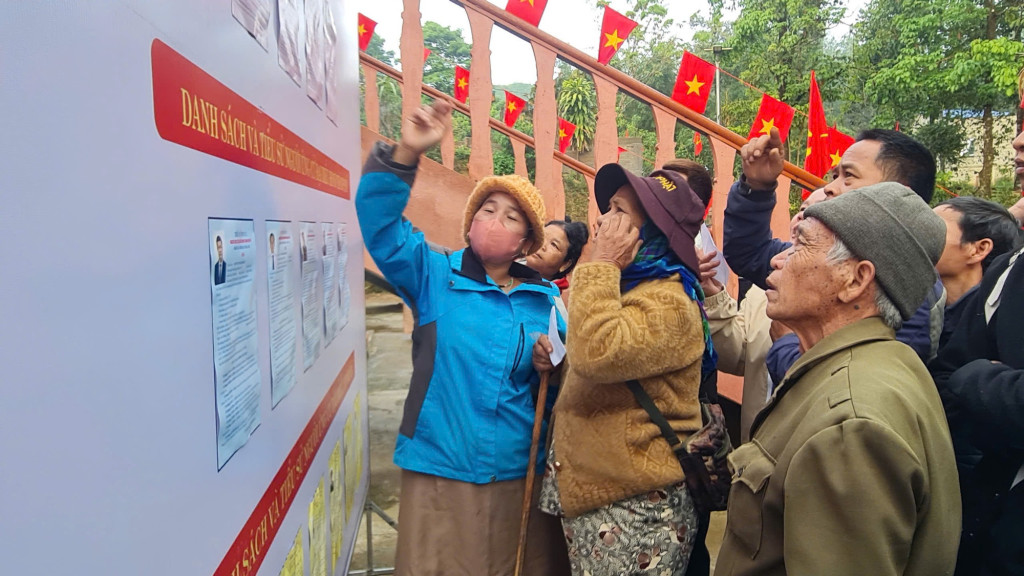 Cử tri từ các vùng sâu, vùng xa của Huế tham gia bầu cử (Ảnh: VGP/Nhật Anh)