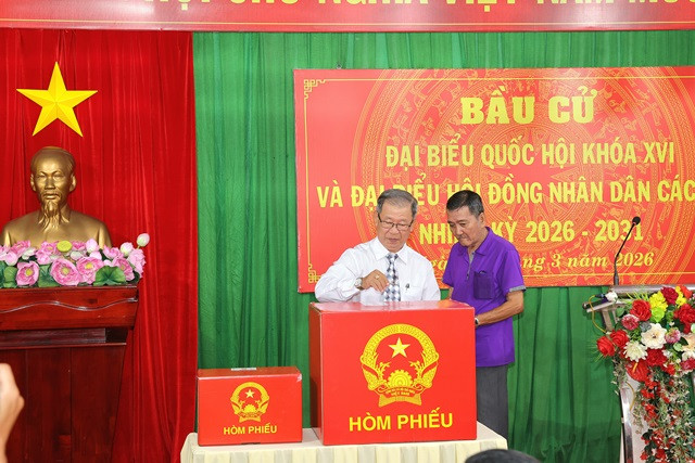 Cử tri tại Cần Thơ thực hiện quyền và nghĩa vụ công dân (Ảnh: VGP/Lê Sơn)