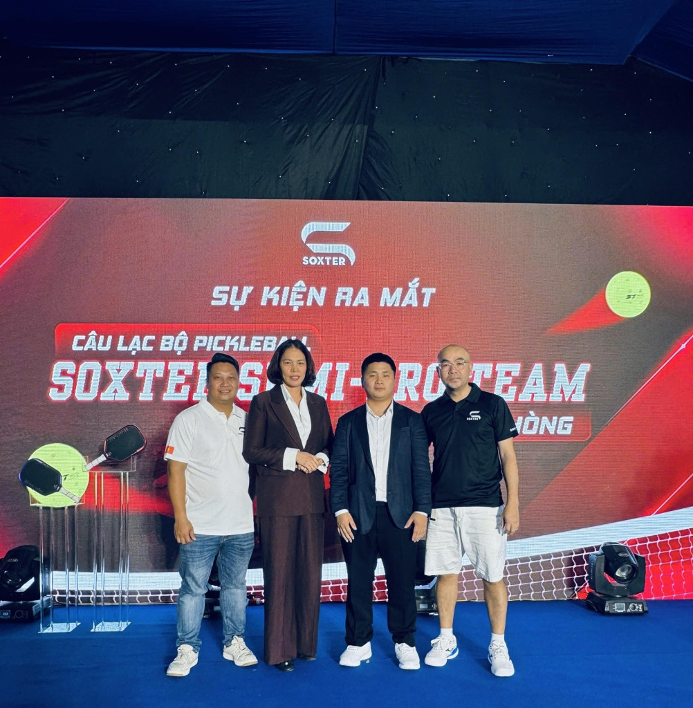 Ban Lãnh đạo Công ty cùng bà Phạm Thị Tô Trang - Phó Giám đốc Sở Văn hóa và Thể thao Hải Phòng đến tham dự Lễ ra mắt