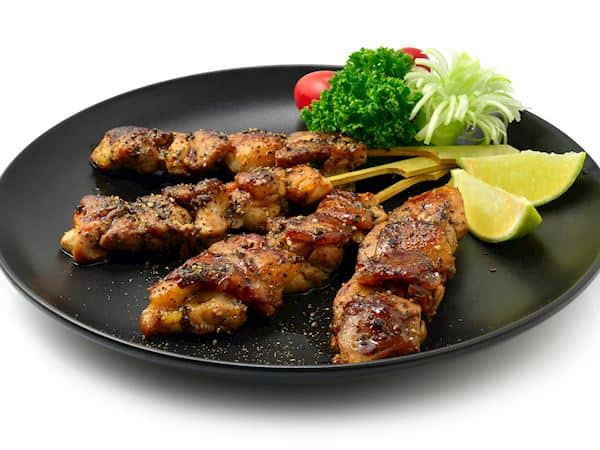Ướp thịt đậm đà và nướng trên chảo chống dính giúp món ăn giữ được độ mềm, không bị khô hay cháy. (Ảnh: Sưu tầm)