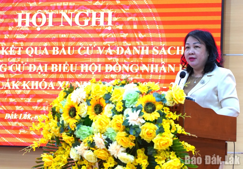 Đồng chí Cao Thị Hòa An, Ủy viên Ban Chấp hành Trung ương Đảng, Phó Bí thư Thường trực Tỉnh ủy, Chủ tịch HĐND tỉnh, Chủ tịch Ủy ban bầu cử tỉnh phát biểu tại hội nghị.
