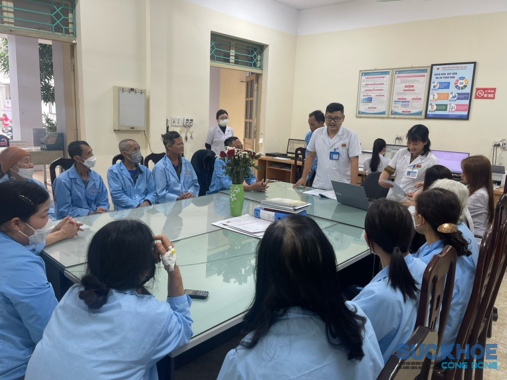 Truyền thông với người bệnh về bệnh Lao ( ảnh: ĐT)