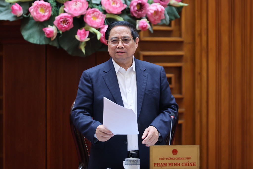 Thủ tướng Phạm Minh Chính chủ trì cuộc họp của Thường trực Chính phủ về nguồn kinh phí hỗ trợ bình ổn giá xăng dầu - Ảnh: VGP/Nhật Bắc