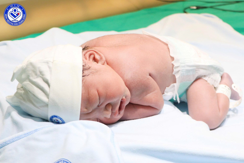 Em bé ra đời đúng ngày Quốc tế Hạnh phúc (Ảnh: BVPSTW)
