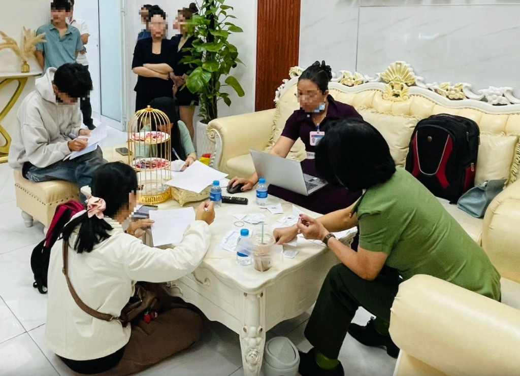 Một cơ sở không phép tại TP. Hồ Chí Minh bị cơ quan chức năng kiểm tra, xử lý (Ảnh: TL)